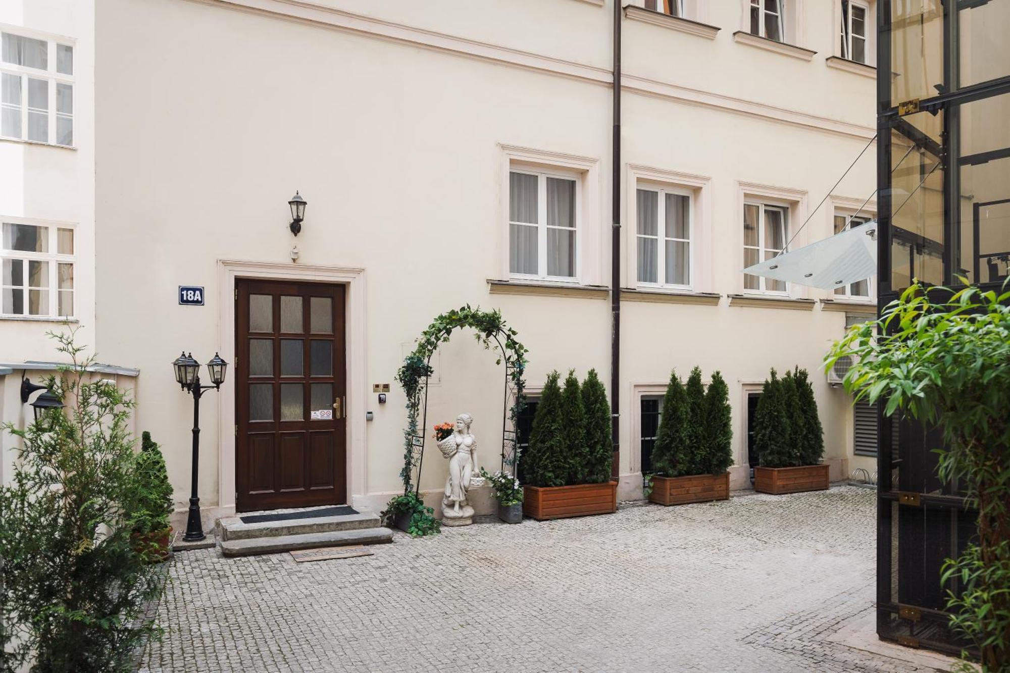 Hotel Liliová Garden Praga Exterior foto